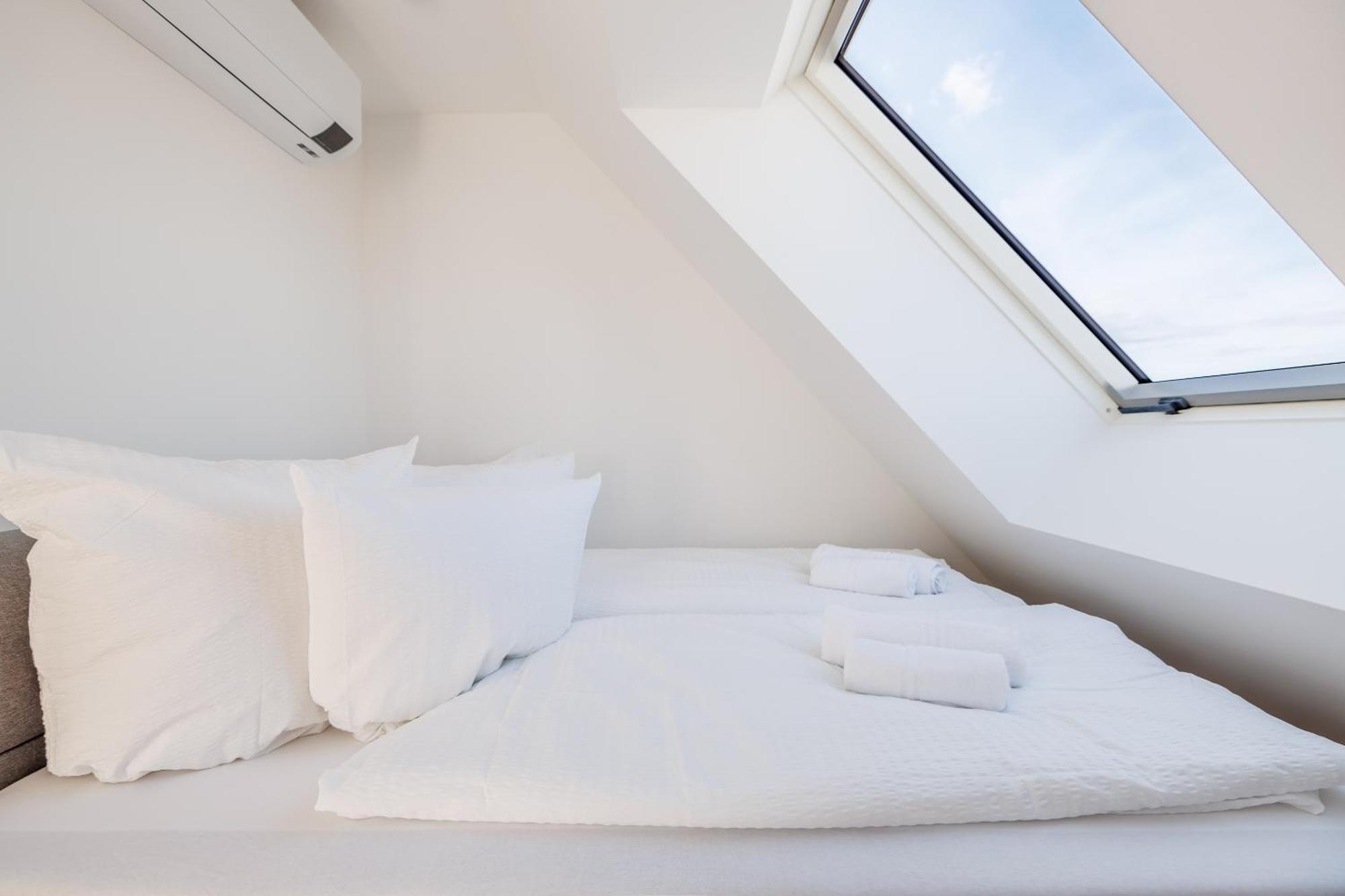 Symphony Apartments 38 - Modern Loft With Terrace And Grill In Central Location 비엔나 외부 사진