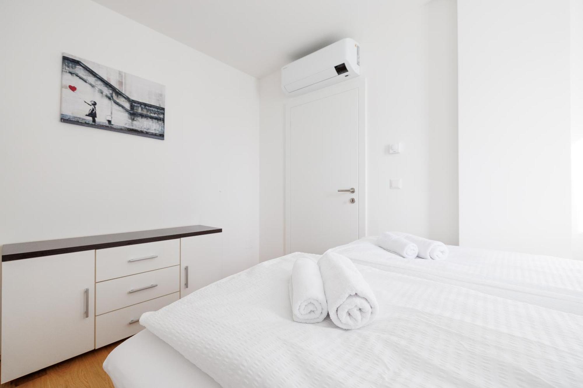 Symphony Apartments 38 - Modern Loft With Terrace And Grill In Central Location 비엔나 외부 사진